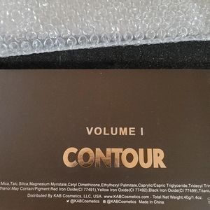 NIB KAB Cosmetics Contour Palette Volume 1, NEW IN